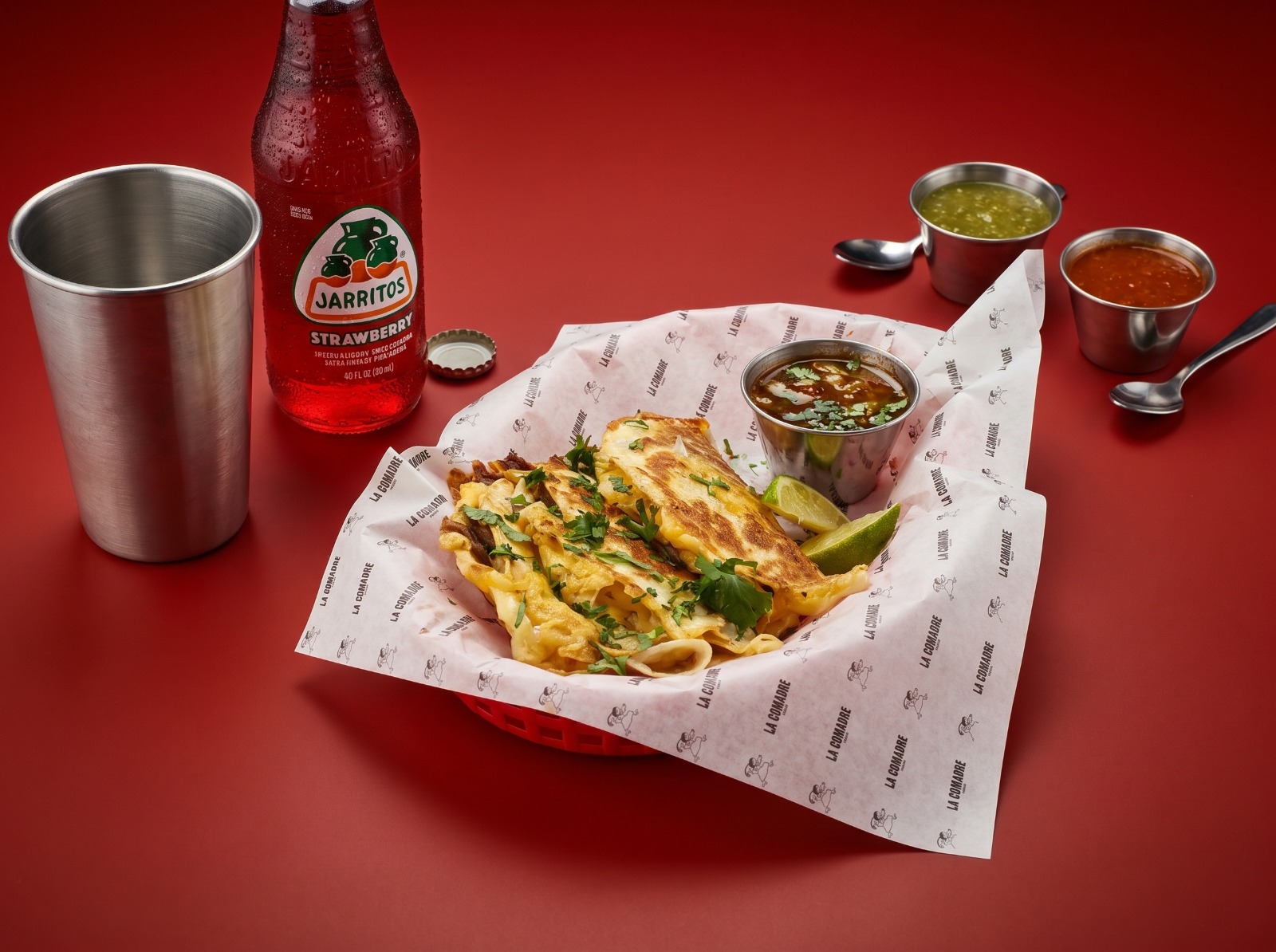 Canasta de tacos y gringa de La Comadre